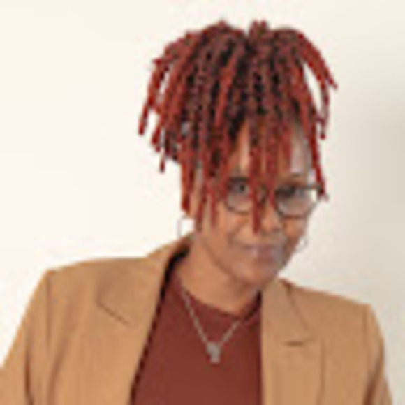 Meet your Posher, Dee - Picture 1 of 1